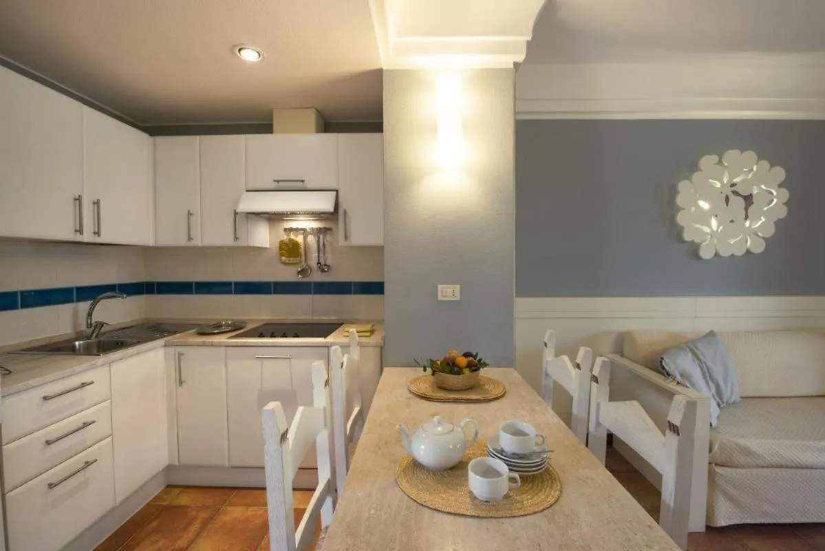 Tranquil Lantana Resort Hotel Apartments 1 Bedroom Room Apartment Sleeps 5 Per Pula 0*,  Italy